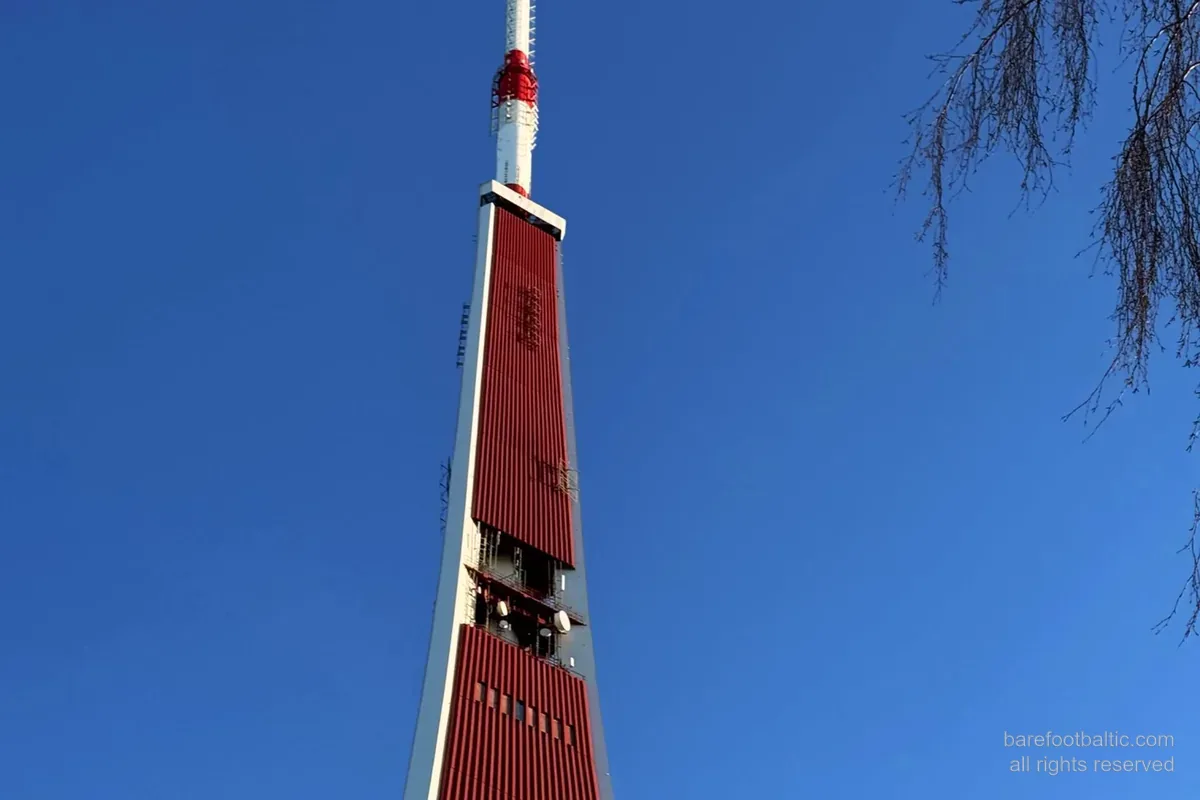Mająca 368.5 m ryska wieża telewizyjna, najwyższa wolnostojąca budowla w Unii Europejskiej.